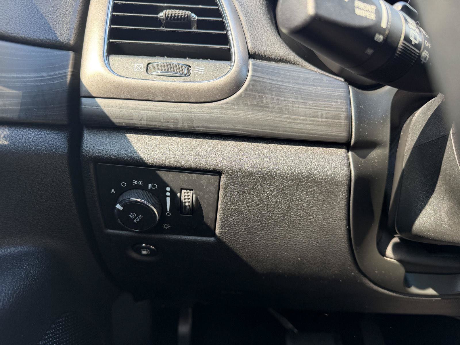 Used 2020 Jeep Grand Cherokee Altitude RWD image 16