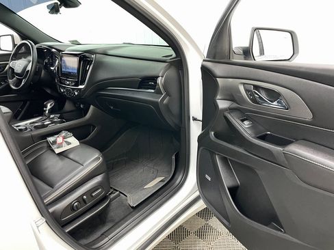 Certified 2023 Chevrolet Traverse Premier w/ LPO, Floor Liner Package image 40