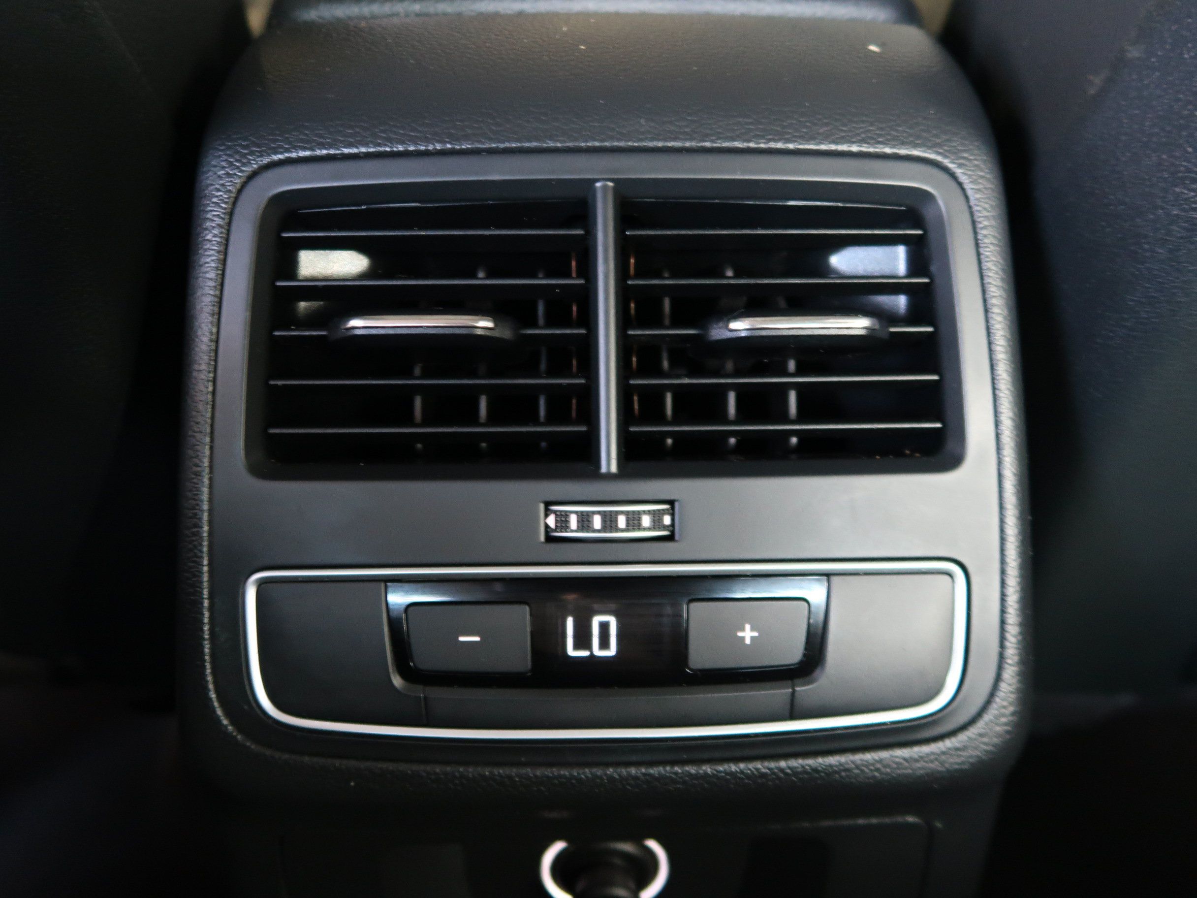 Used 2017 Audi A4 2.0T Premium AWD/4WD image 32