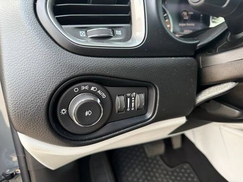 Used 2022 Jeep Renegade Latitude w/ Convenience Group AWD/4WD image 21