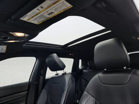 Used 2022 Jeep Compass High Altitude AWD/4WD image 36