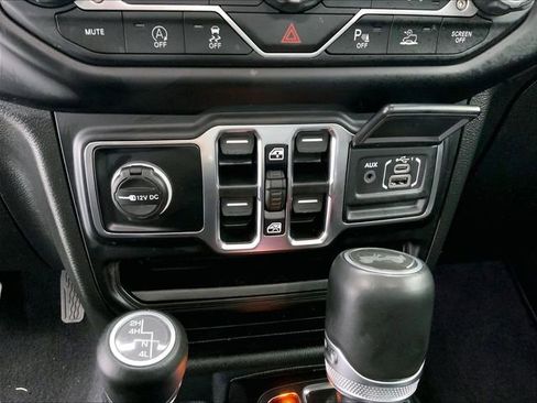 Used 2021 Jeep Wrangler Unlimited Sahara image 32