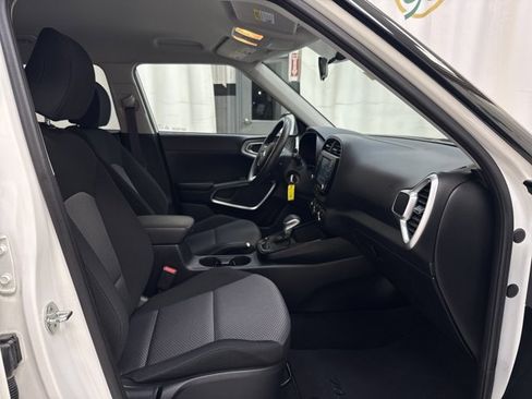 Used 2021 Kia Soul LX image 28