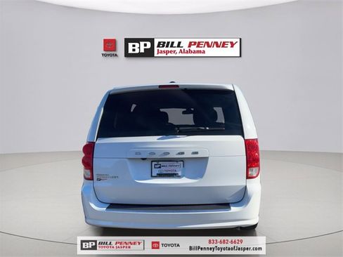 Used 2020 Dodge Grand Caravan SE image 4