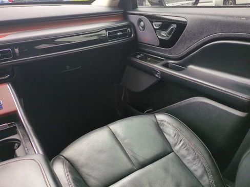 Used 2022 Lincoln Aviator Reserve w/ Elements Package Plus image 17