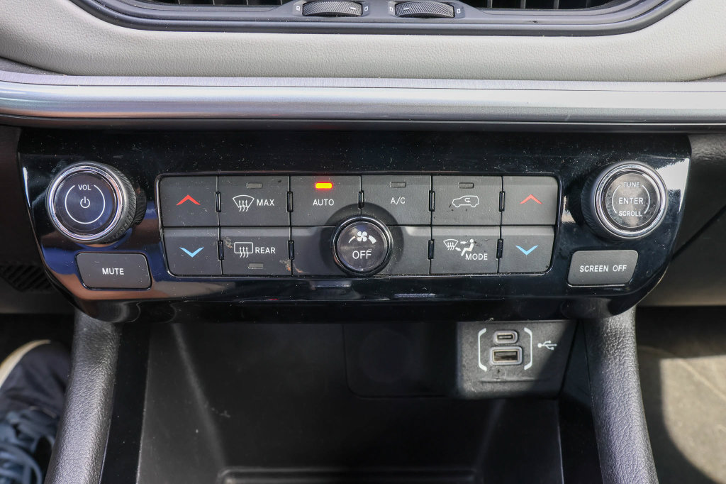 Used 2025 Jeep Compass Limited AWD/4WD image 24