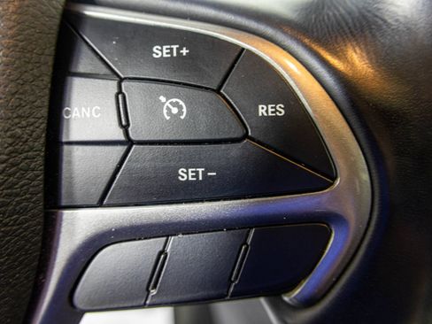 Used 2022 Jeep Grand Cherokee Limited AWD/4WD image 33