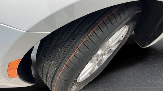 Used 2024 Chrysler Pacifica Touring-L FWD image 36