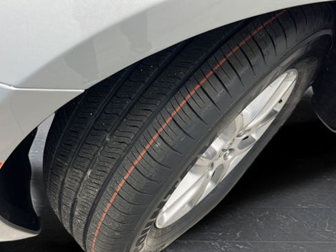 Used 2024 Chrysler Pacifica Touring-L FWD image 36