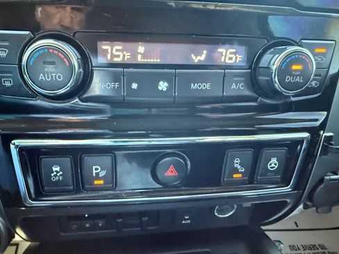 Used 2017 Nissan Titan Platinum Reserve image 17