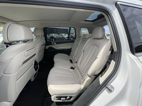 Used 2023 BMW X7 xDrive40i w/ Premium Package AWD/4WD image 25