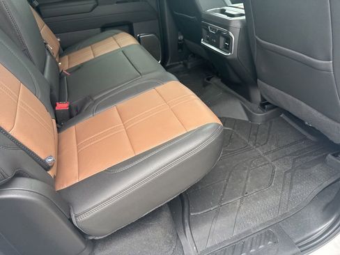 Used 2024 Chevrolet Silverado 1500 High Country w/ Technology Package AWD/4WD image 16