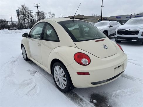 Used 2008 Volkswagen Beetle S image 4