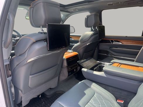 Used 2022 Jeep Grand Wagoneer Series III w/ Rear Seat Video Group 1 image 16