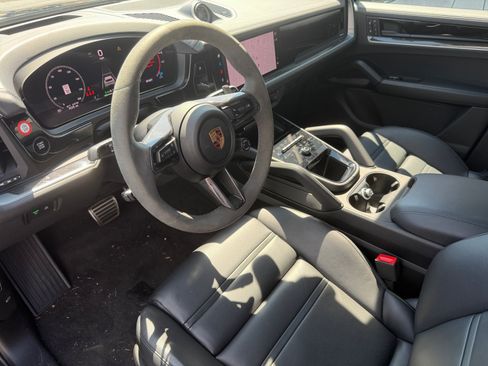 Certified 2025 Porsche Cayenne S AWD/4WD image 4