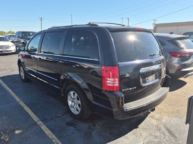 Used 2010 Chrysler Town & Country Touring w/ Safetytec Group FWD image 3