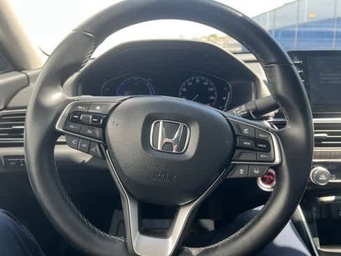 Used 2018 Honda Accord Touring image 25