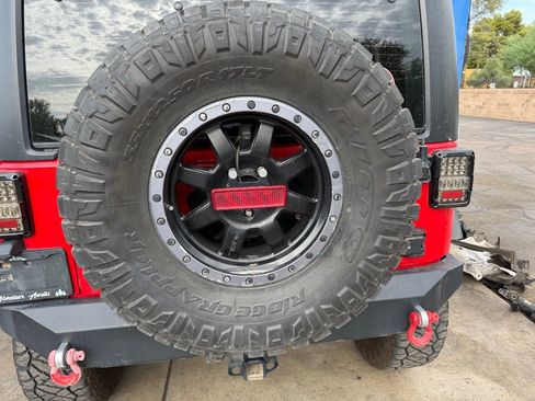 Used 2015 Jeep Wrangler Rubicon w/ Power Convenience Group AWD/4WD image 25