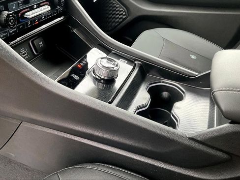 New 2025 Jeep Grand Cherokee Laredo image 8