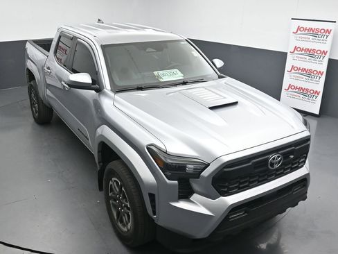 Used 2025 Toyota Tacoma TRD Sport AWD/4WD image 10