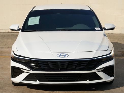 Used 2025 Hyundai Elantra Hybrid FWD image 39