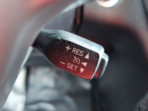 Used 2015 Toyota Sienna SE Premium image 11