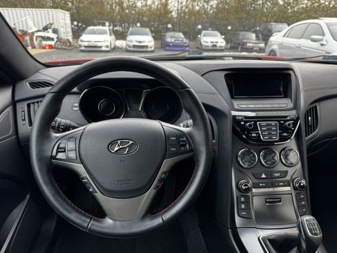 Used 2016 Hyundai Genesis Coupe 3.8 image 25