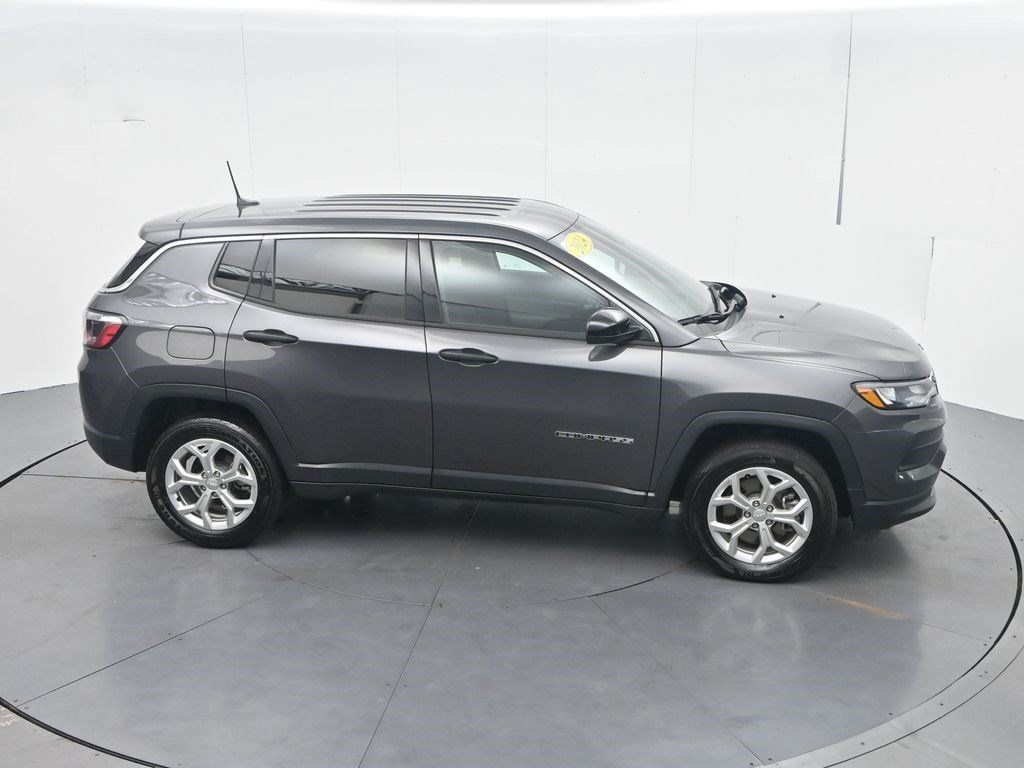 Used 2024 Jeep Compass Sport AWD/4WD image 34