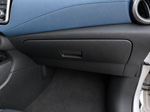 Used 2025 Nissan Versa SV FWD image 35