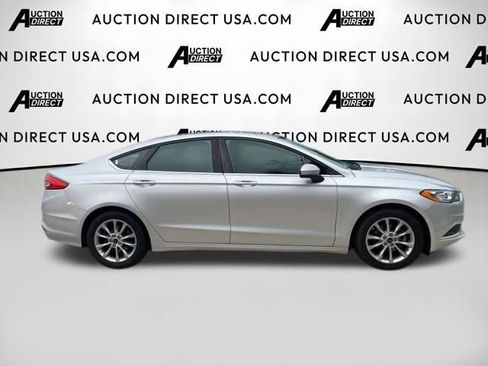 Used 2017 Ford Fusion SE FWD image 25
