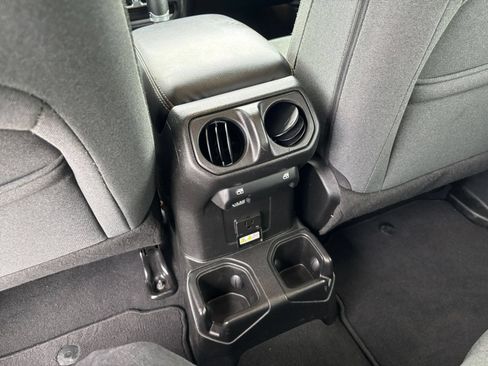Used 2025 Jeep Wrangler Unlimited Sahara AWD/4WD image 22