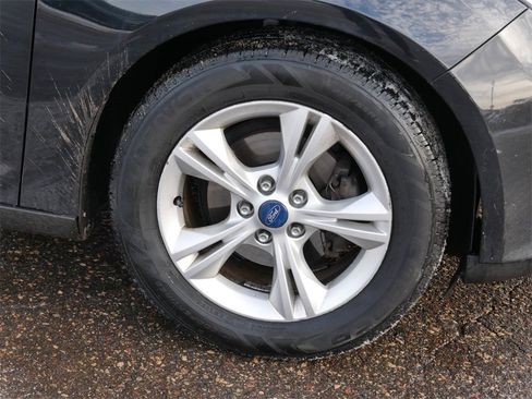 Used 2013 Ford Focus SE w/ SE Winter Pkg image 7