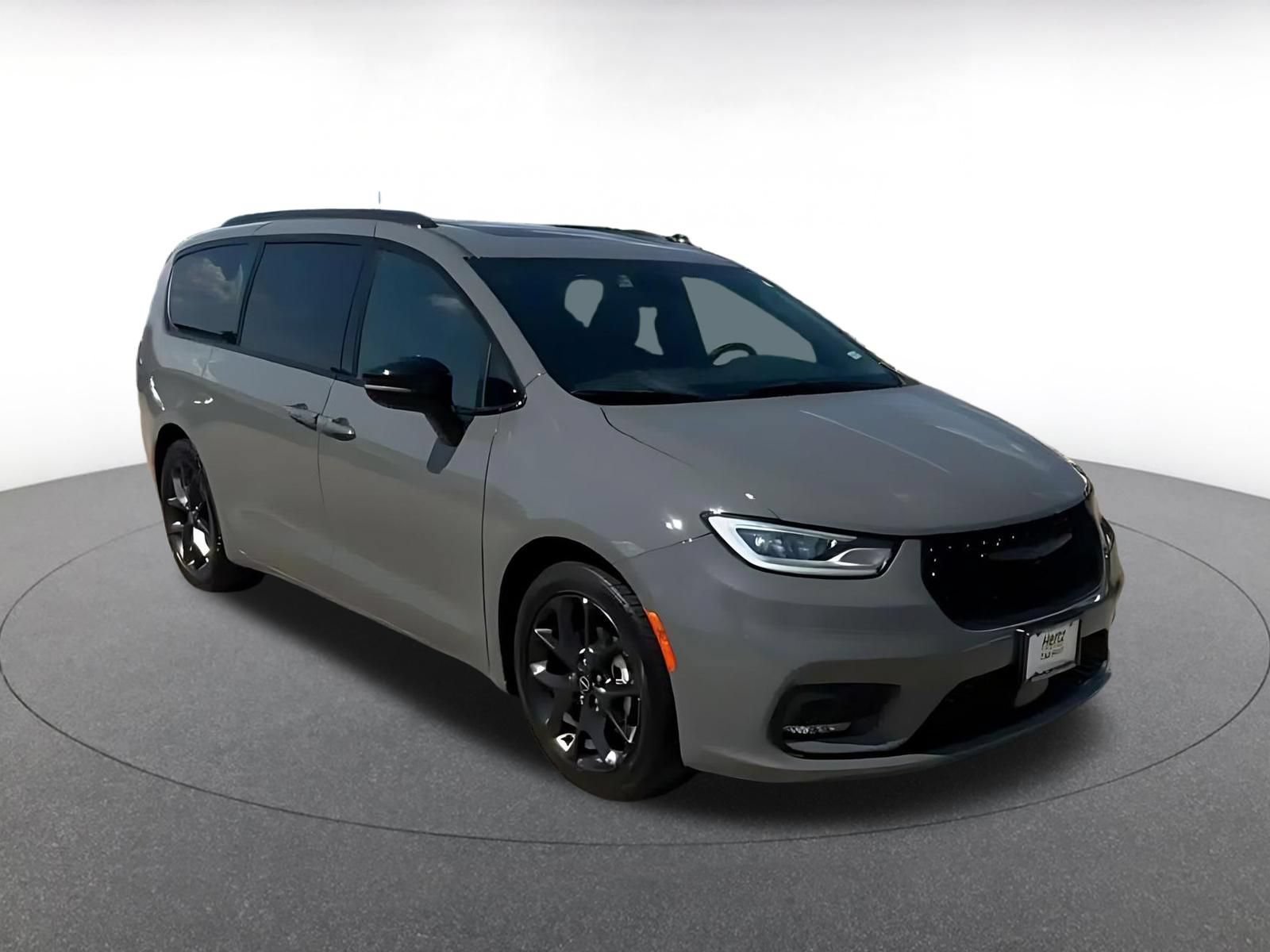 Used 2025 Chrysler Pacifica Limited FWD image 2