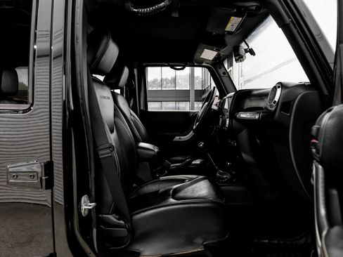 Used 2016 Jeep Wrangler Unlimited Rubicon AWD/4WD image 38