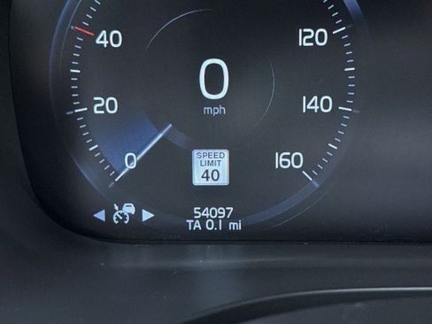 Used 2019 Volvo XC60 T6 R-Design image 23