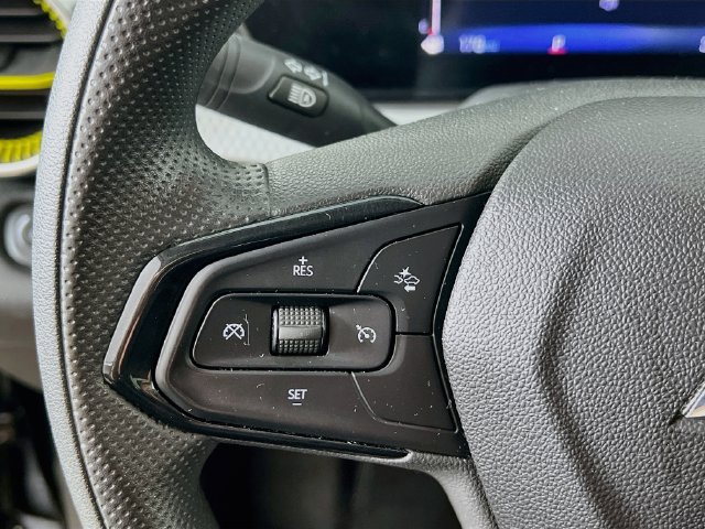 Used 2025 Chevrolet Trax LT FWD image 13