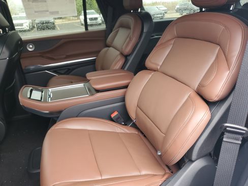 New 2026 Lincoln Navigator Reserve AWD/4WD image 30