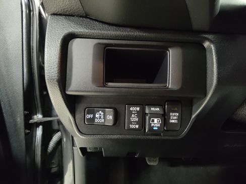 Used 2017 Toyota Tacoma TRD Off-Road w/ Tow Package image 27