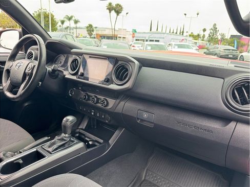 Used 2018 Toyota Tacoma TRD Sport w/ Technology Package RWD image 21