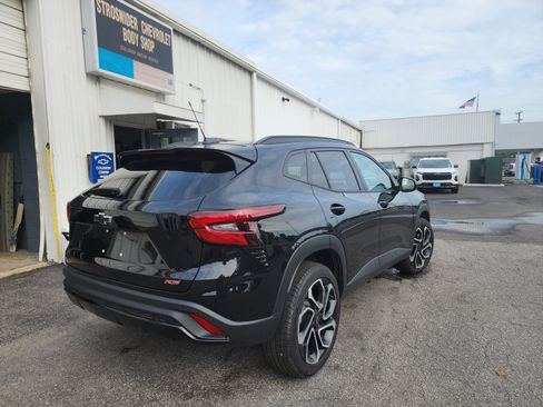 Used 2025 Chevrolet Trax RS w/ Driver Confidence Package FWD image 5