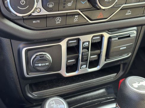 Certified 2025 Jeep Wrangler Unlimited Sahara AWD/4WD image 26