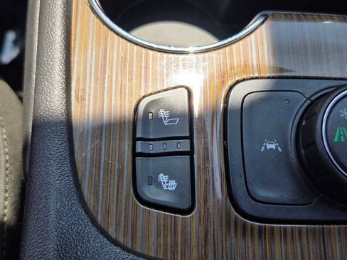 Used 2023 GMC Acadia SLE w/ Driver Convenience Package FWD image 24