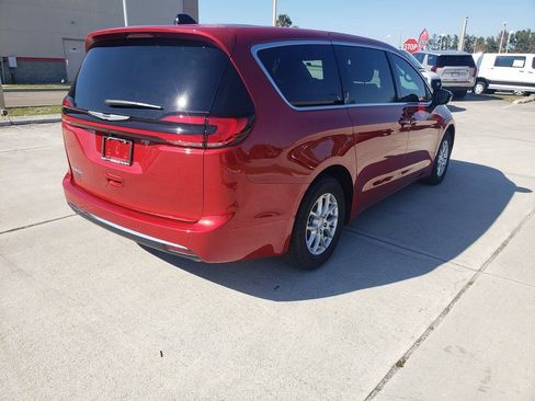 New 2026 Chrysler Pacifica Select image 6