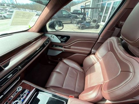 Used 2023 Lincoln Aviator Black Label w/ Class IV Trailer Tow Package image 28