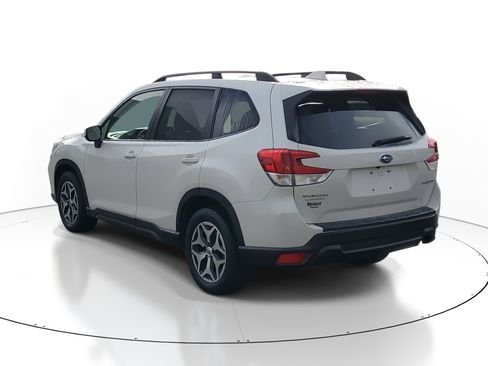 Used 2019 Subaru Forester Premium image 3