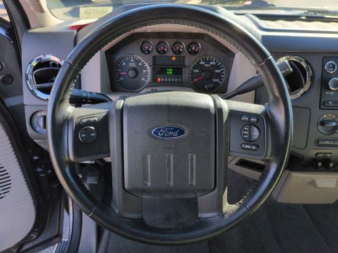 Used 2010 Ford F250 Lariat image 18