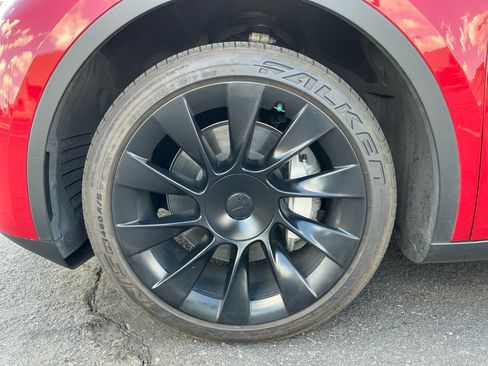 Used 2023 Tesla Model Y Long Range AWD/4WD image 26