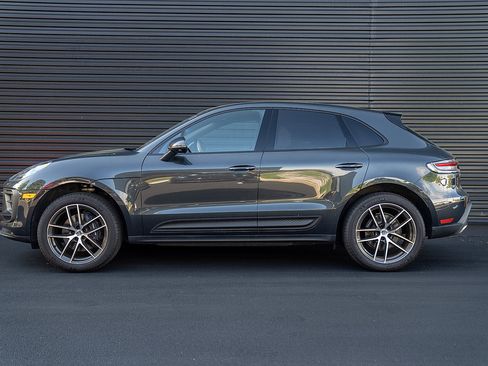 Certified 2026 Porsche Macan AWD/4WD image 2