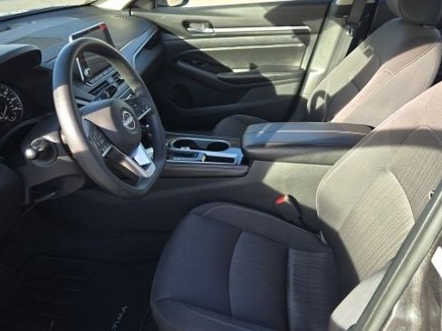 Used 2023 Nissan Altima 2.5 SV image 9