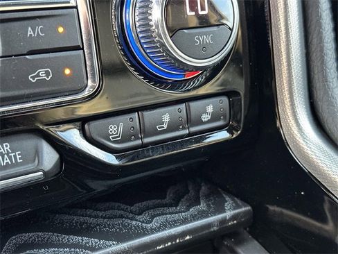 Used 2021 GMC Yukon XL Denali w/ Denali Premium Package image 37